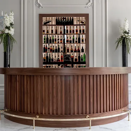 Genesis Hotel 5*