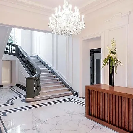 Genesis Hotel 5*