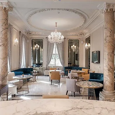 Genesis Hotel 5*